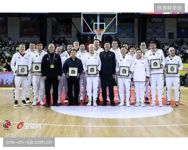 近9成的CBA球迷会在线上进行话题互动，高活跃度为俱乐部及球星的私域变现提供了基础